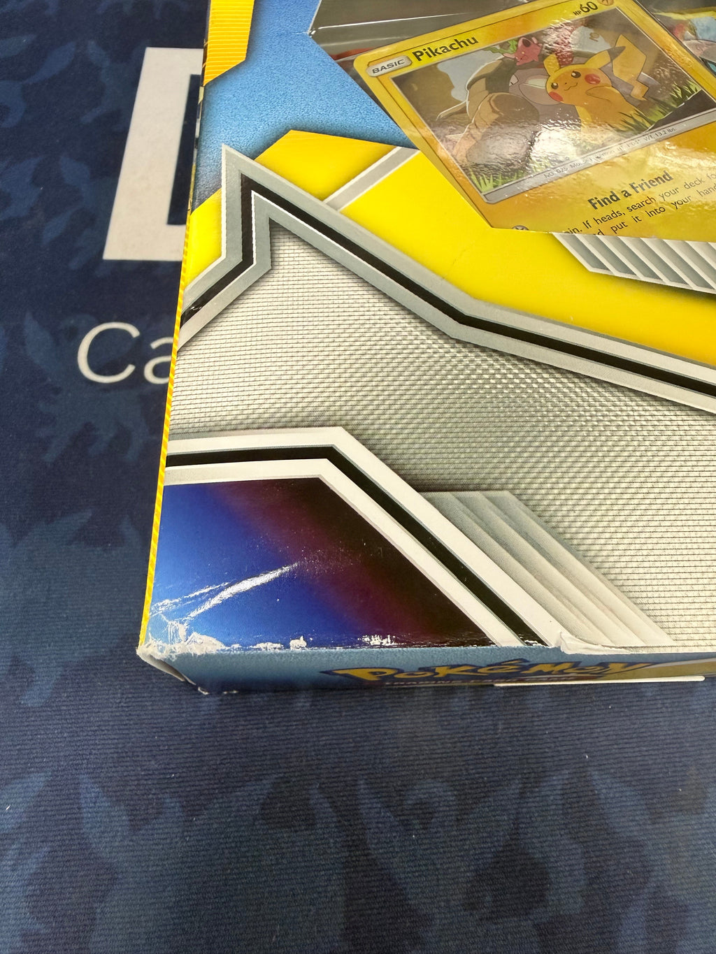 Dents & Imperfections - See description Pokemon - Sun & Moon: Special Collection (Pikachu GX & Eevee GX)